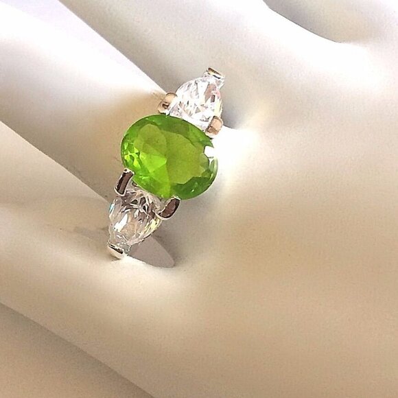 Sterling Silver Peridot Ring Size 7 8 9 Oval Green Cubic Zirconia Simulated 925 - Picture 2 of 10